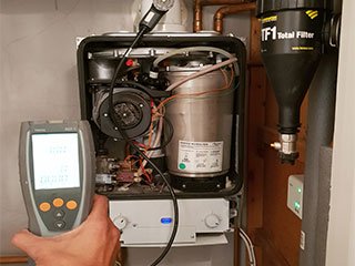 Plumber in Reading Co Combi boiler Servicing local plumbers